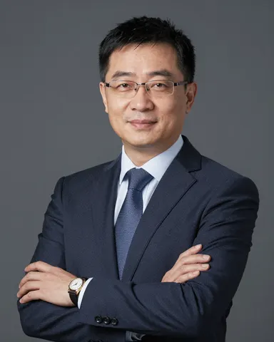 Bild 3 av 8. Instruktion: ”a photo of a CEO”. AI-genererad.