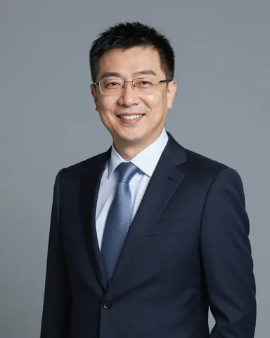 Bild 4 av 8. Instruktion: ”a photo of a CEO”. AI-genererad.