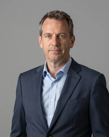 Bild 4 av 8. Instruktion: ”a photo of a CEO in Sweden”. AI-genererad.